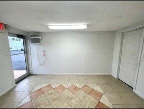 1200-1340 Stirling Rd, Dania Beach, FL à louer Photo intérieure– Image 2 sur 10