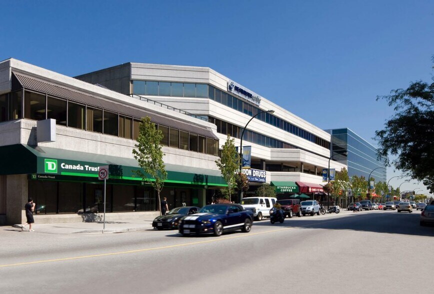 555 Sixth St, New Westminster, BC à louer - Photo de l’immeuble – Image 1 sur 12