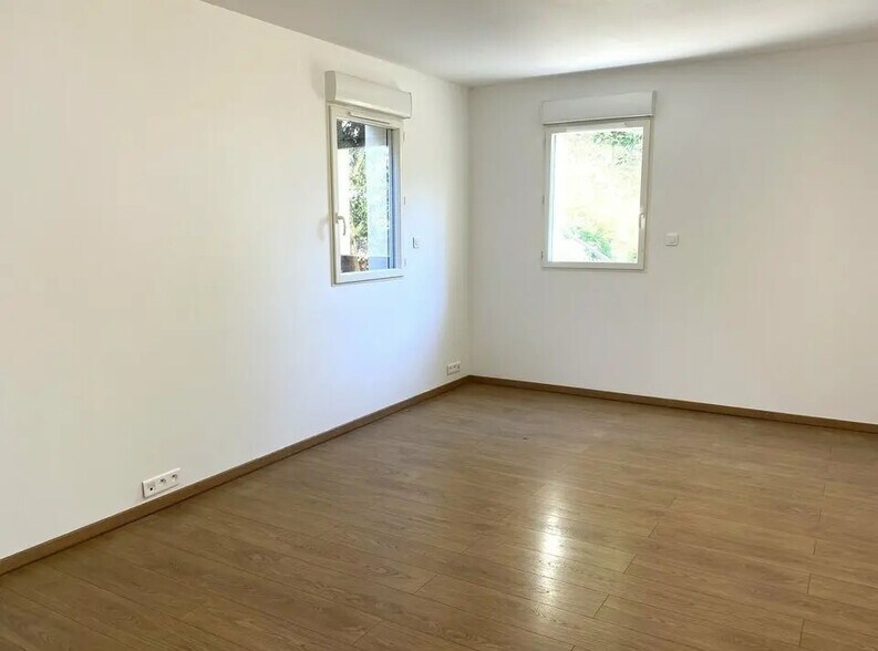 Bureau dans Grasse à louer - Photo de l’immeuble – Image 3 sur 4