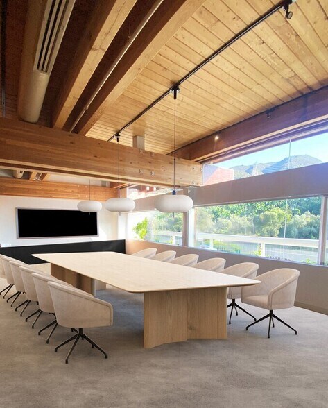 4444 W Lakeside Dr, Burbank, CA à louer - Photo de l’immeuble – Image 2 sur 37