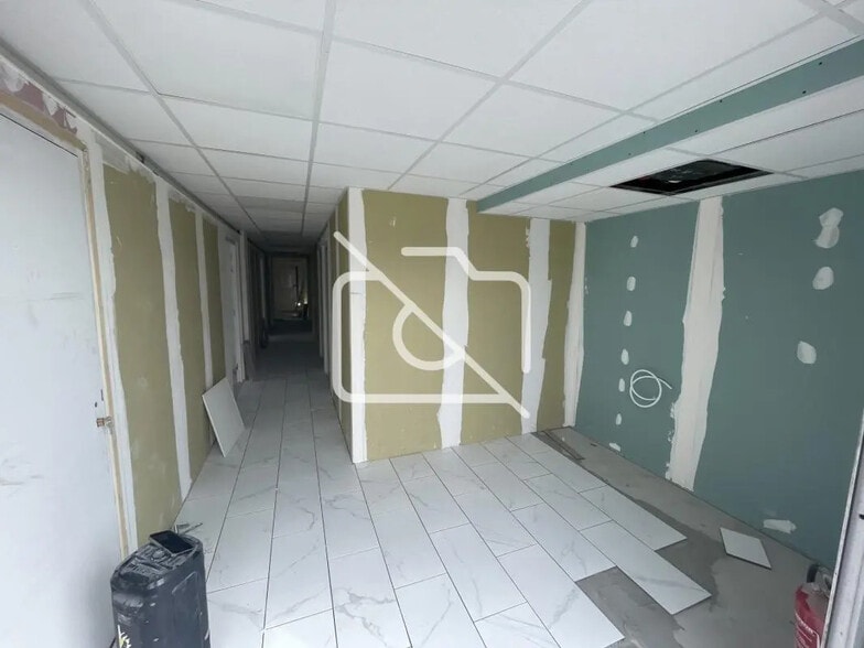 Bureau dans Corbeil-Essonnes à louer - Photo de l’immeuble – Image 2 sur 4