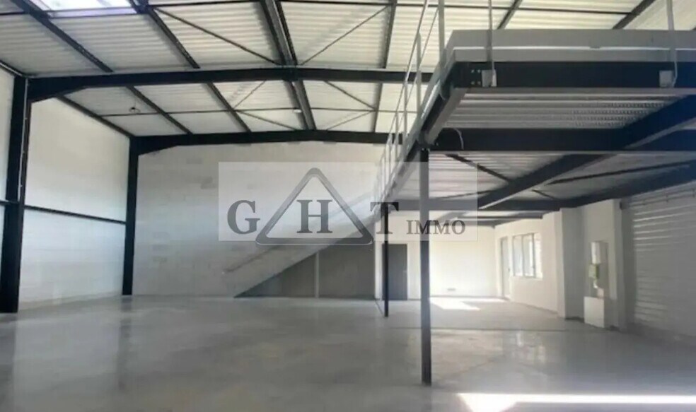 Industriel/Logistique dans Senlis à louer - Photo de l’immeuble – Image 2 sur 4