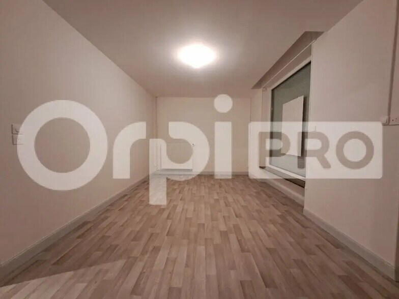 Bureau dans Yutz à louer - Photo de l’immeuble – Image 2 sur 7