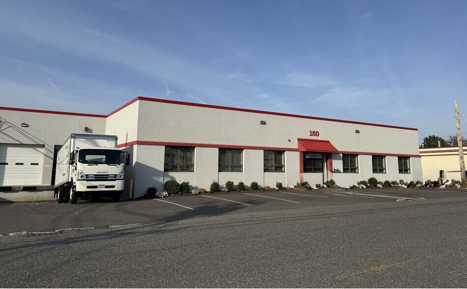 150 Louis St, South Hackensack, NJ à louer - Photo de l’immeuble – Image 1 sur 1