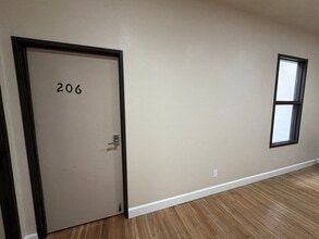 940 W Chapman Ave, Orange, CA à louer Photo intérieure– Image 1 sur 9
