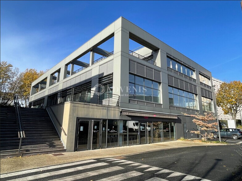Local d’activités dans Bagneux à louer - Photo de l’immeuble – Image 2 sur 9