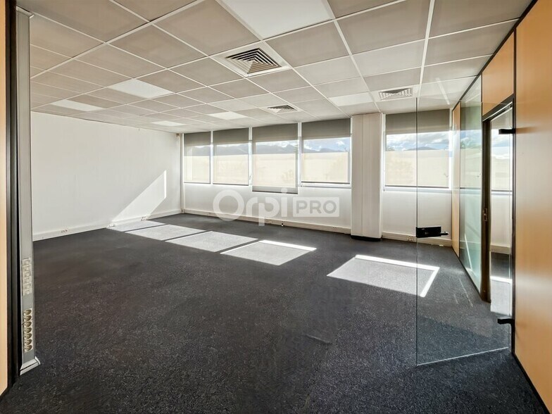 Bureau dans Aubagne à vendre - Photo de l’immeuble – Image 2 sur 7