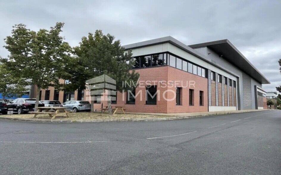 Bureau dans Villeneuve-la-Garenne à louer - Photo de l’immeuble – Image 1 sur 9