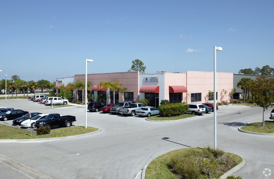 6101 Mid Metro Dr, Fort Myers, FL à vendre - Photo principale – Image 1 sur 5