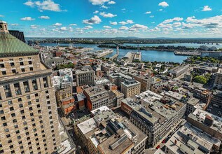 372-396 Rue Notre-Dame O, Montréal, QC à louer Photo de l’immeuble– Image 2 sur 6