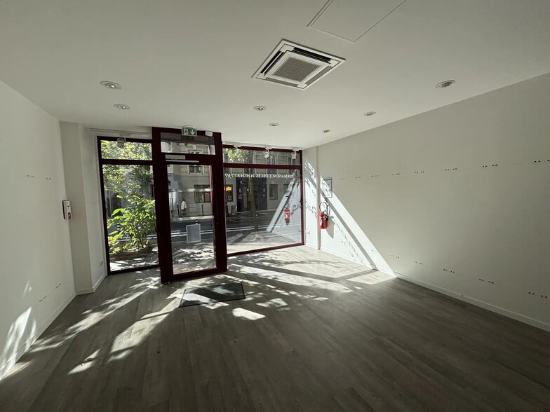 12 Rue Des Batignolles, Paris à louer - Photo de l’immeuble – Image 2 sur 14