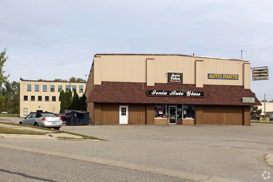 420 S Steele St, Ionia, MI à louer - Photo de l’immeuble – Image 1 sur 2