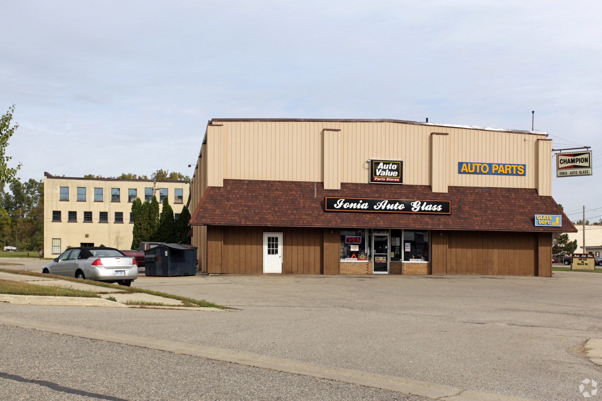420 S Steele St, Ionia, MI à louer Photo de l’immeuble– Image 1 sur 3