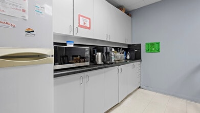 160 Michael Cowpland Dr, Ottawa, ON à louer Photo intérieure– Image 2 sur 6