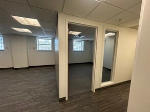 75 Thruway Park Dr, West Henrietta, NY à louer Photo intérieure– Image 2 sur 9