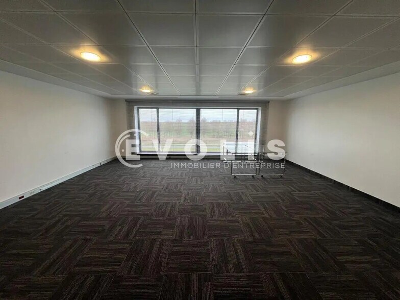 Bureau dans Lieusaint à louer - Photo intérieure – Image 2 sur 9