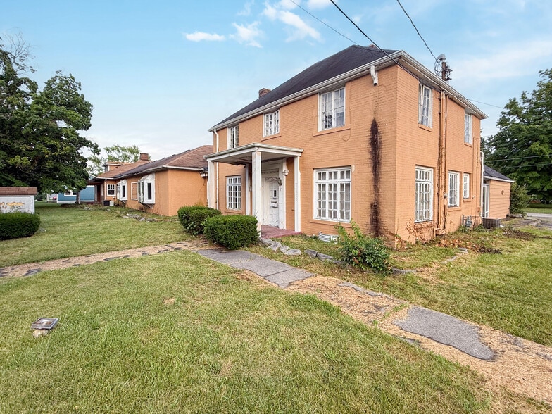 2223 Nichol Ave, Anderson, IN à vendre - Photo de l’immeuble – Image 1 sur 89