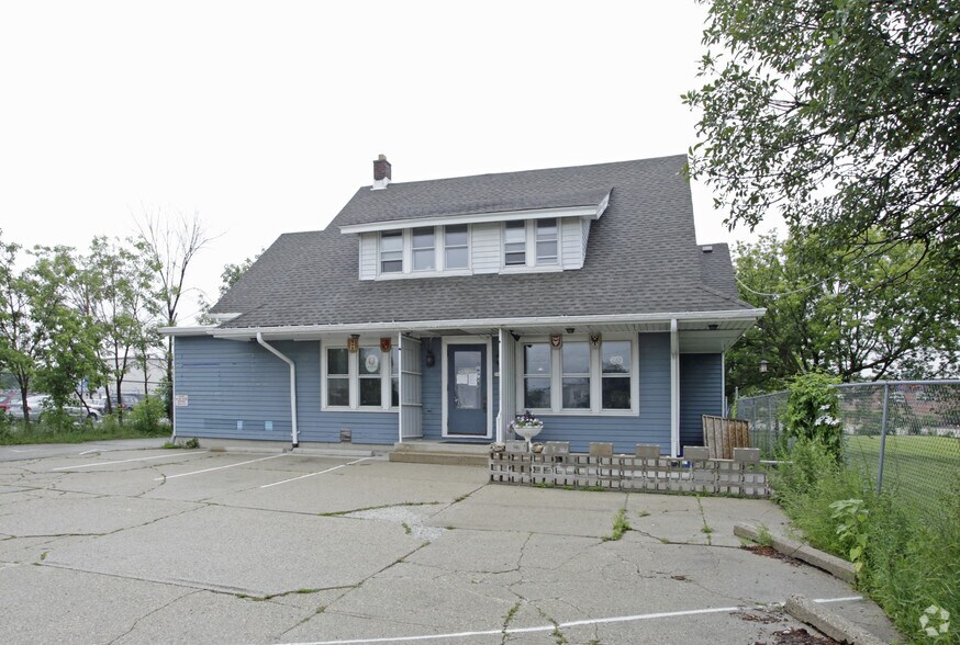 5937 S Howell Ave, Milwaukee, WI à vendre - Photo de l’immeuble – Image 2 sur 2