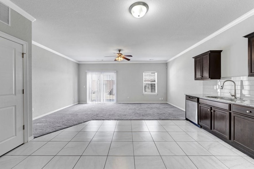 2755 W Kilimanjaro Way, Rogers, AR à vendre - Photo intérieure – Image 2 sur 27