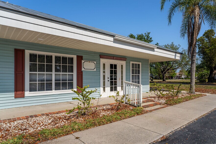 40 Barkley Cir, Fort Myers, FL à louer - Photo de l’immeuble – Image 3 sur 11