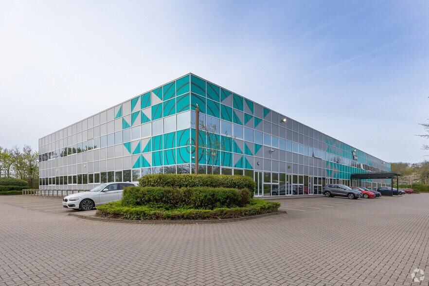 Rockingham Dr, Milton Keynes à louer - Photo principale – Image 1 sur 10