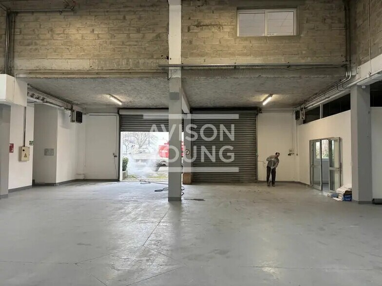 Local d’activités dans Aulnay-sous-Bois à louer - Photo de l’immeuble – Image 2 sur 8
