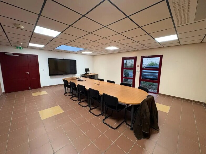 Bureau dans BOURG DE THIZY à vendre - Photo de l’immeuble – Image 3 sur 5