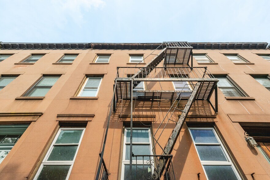 122 Hoyt St, Brooklyn, NY à vendre - Photo de l’immeuble – Image 3 sur 29