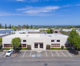 7975 Cameron Dr, Windsor, CA à louer Photo intérieure– Image 1 sur 27
