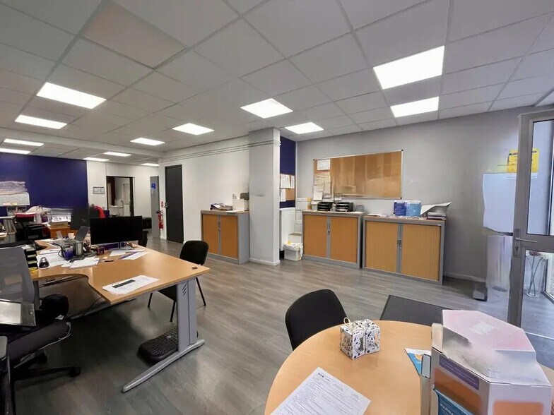 Local commercial dans Reims à louer - Photo de l’immeuble – Image 3 sur 4