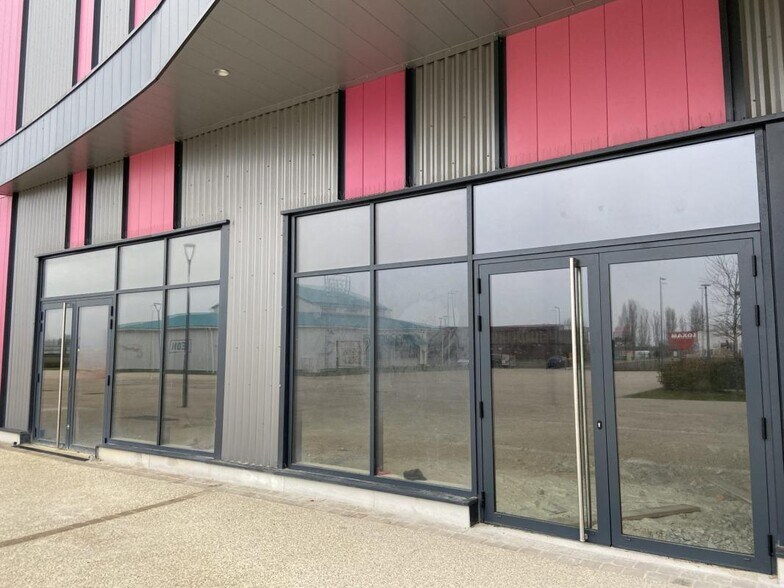 Local commercial dans Dreux à louer - Photo de l’immeuble – Image 3 sur 8