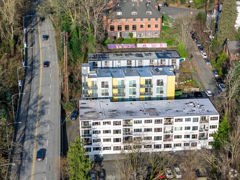2249 NE 46th St, Seattle, WA à vendre - Photo de l’immeuble – Image 2 sur 18
