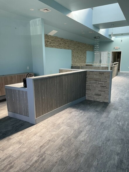 442 Sunrise Hwy, Rockville Centre, NY à vendre - Photo intérieure – Image 3 sur 3