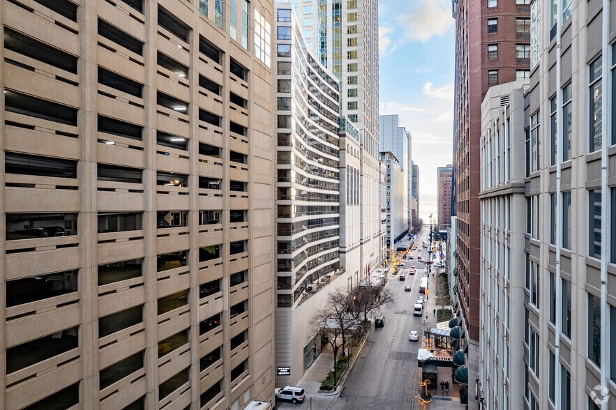 110 E Delaware Pl, Chicago, IL à vendre - Photo principale – Image 1 sur 8
