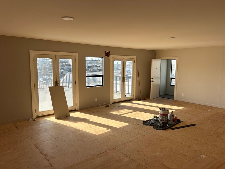 2800 Lafayette Ave, Newport Beach, CA à louer - Photo de l’immeuble – Image 2 sur 6