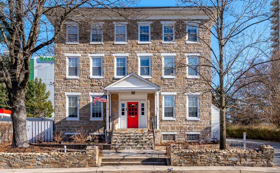 518 Virginia Ave, Towson, MD à louer - Photo principale – Image 1 sur 17