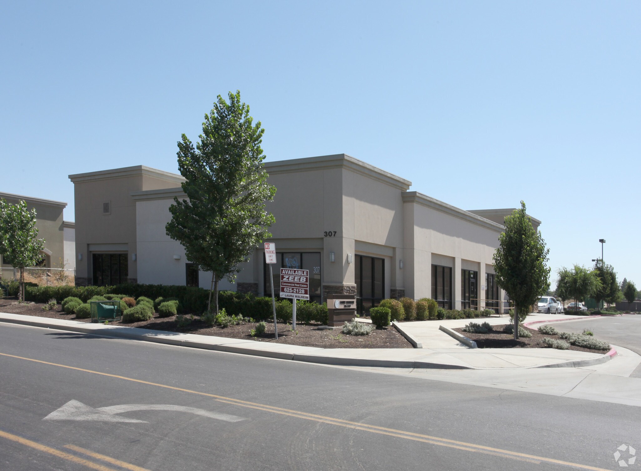 307 Mall Dr, Hanford, CA à vendre Photo principale– Image 1 sur 6