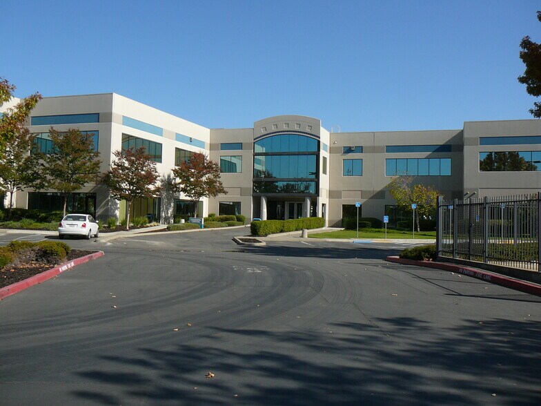 10000 Goethe Rd, Sacramento, CA à vendre - Photo de l’immeuble – Image 3 sur 8