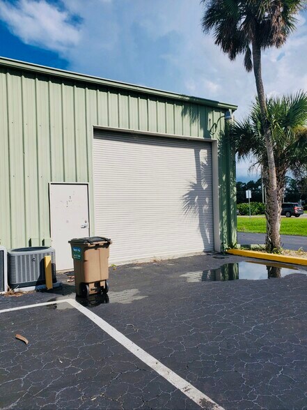 11000 Metro Pky, Fort Myers, FL à vendre - Photo de l’immeuble – Image 2 sur 31