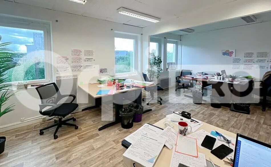 Bureau dans Saran à louer - Photo de l’immeuble – Image 1 sur 8