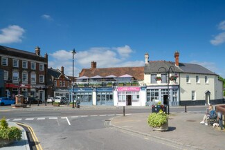 Plus de détails pour 1A, 1B & 1C, The Square – Local commercial à vendre, Bagshot