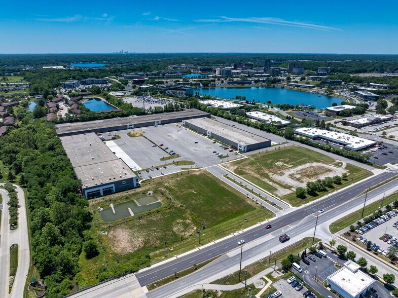 4161 E 96th St, Indianapolis, IN à louer - Photo de l’immeuble – Image 3 sur 3