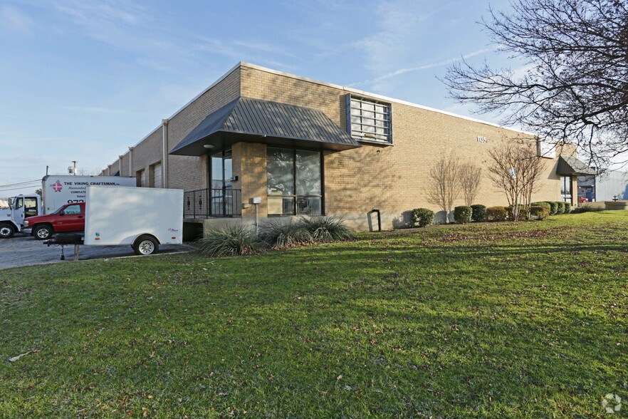 1135 E Plano Pky, Plano, TX à louer - Photo de l’immeuble – Image 3 sur 7
