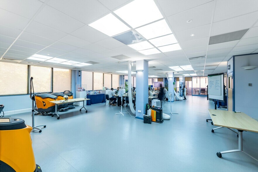 Pyramid Close, Northampton à vendre - Photo de l’immeuble – Image 3 sur 9