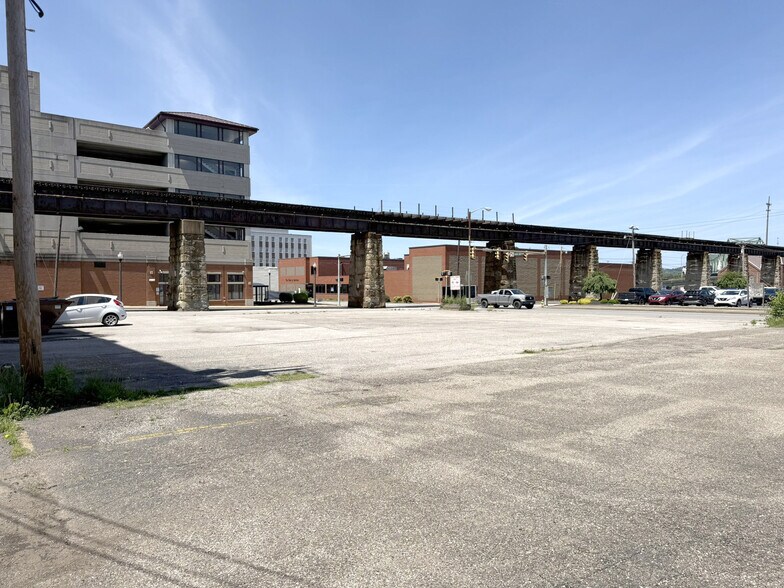 600 Juliana St, Parkersburg, WV à vendre - Photo de l’immeuble – Image 2 sur 5