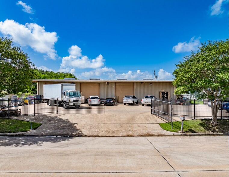 9399 Summerbell, Houston, TX à vendre - Photo de l’immeuble – Image 3 sur 7