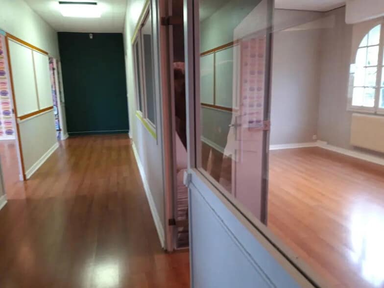 Bureau dans Saint-Lager à louer - Photo intérieure – Image 2 sur 6