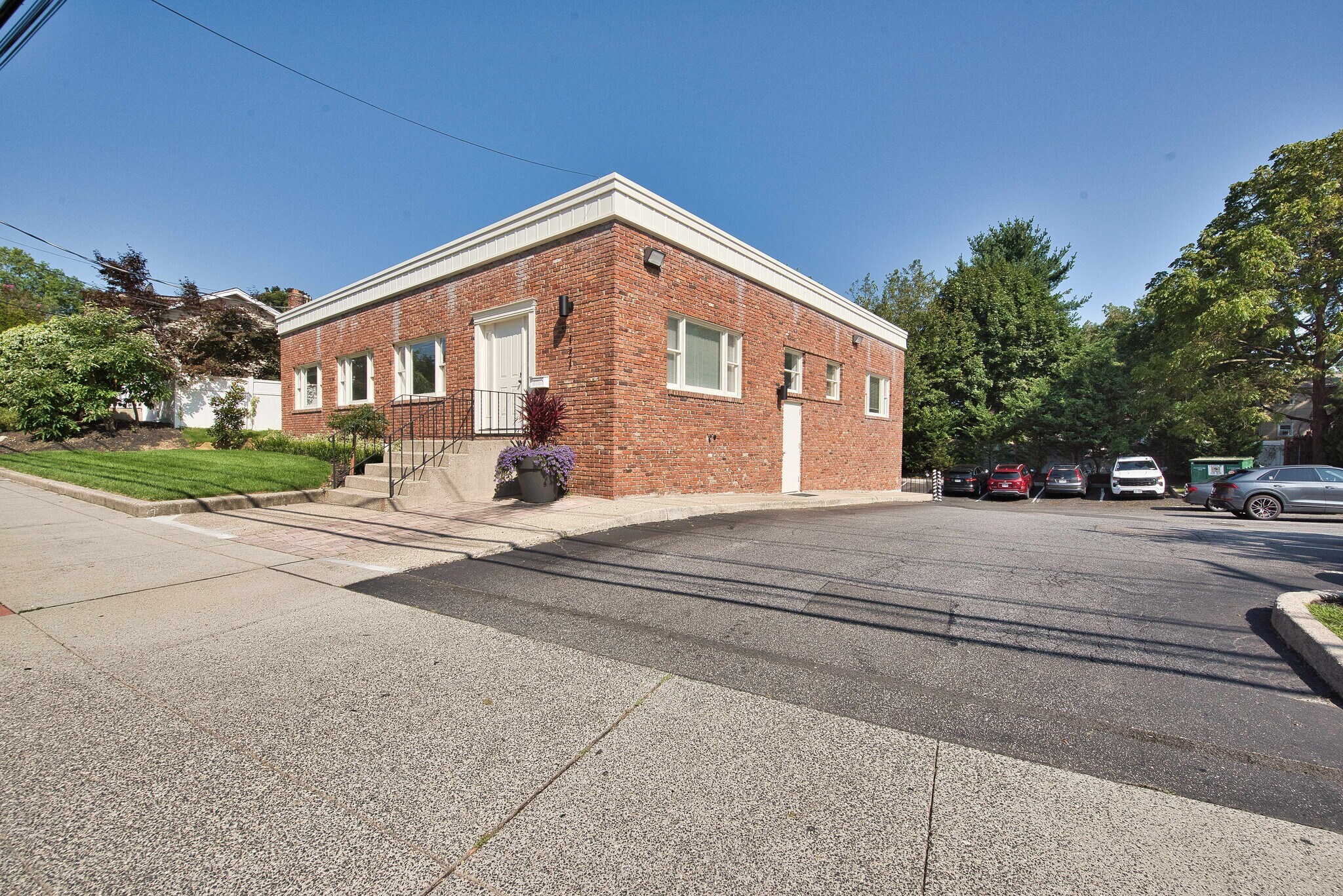 121 Pulaski Rd, Kings Park, NY à vendre Photo de l’immeuble– Image 1 sur 23