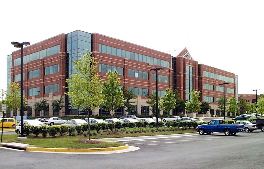 14280 Park Meadow Dr, Chantilly, VA à louer - Photo de l’immeuble – Image 2 sur 7