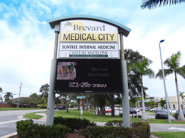 6555 N Wickham Rd, Melbourne, FL à louer - Photo de l’immeuble – Image 2 sur 2